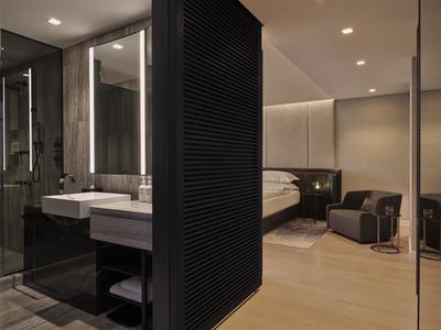 Deluxe One Bedroom Suite