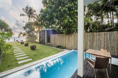 Beachfront Pool Suite