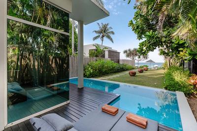 Beachfront Pool Suite