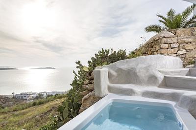 Bohemian Sea View Suite with outdoor Jacuzzi