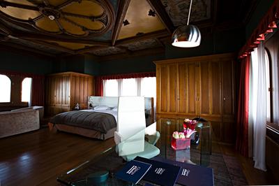 Riviera Suite