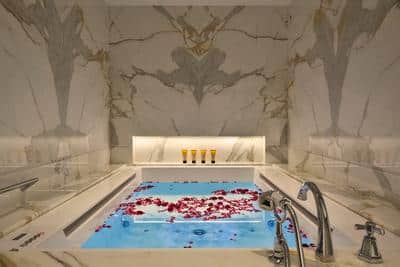 Penthouse Jacuzzi Suite