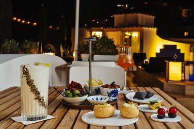 Gold Champagne Bar Aperitif