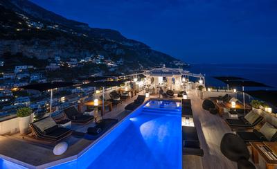 Gold Champagne Bar & Pool Evening