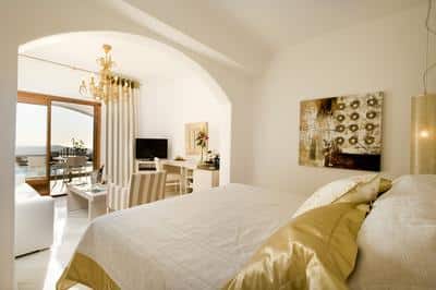 Deluxe Suite Open Plan Bedroom - King-Size Bed