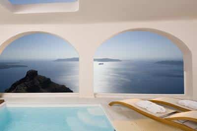 Grand Suite Veranda - Sunbeds & Caldera View