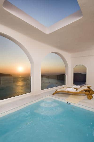 Grand Suite Veranda - Sunbeds & Caldera View
