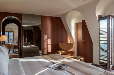 Lake View Suite