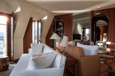 Lake View Suite