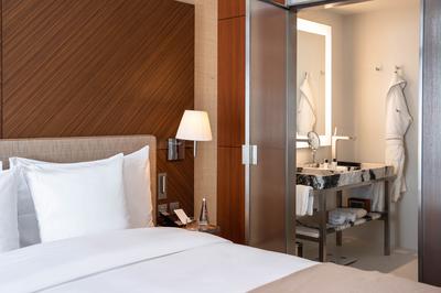 Deluxe City Room