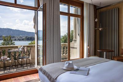 Lake View Suite