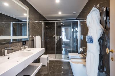 Executive Suite Sea View Room- Bathroom