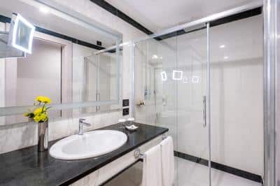 Standard Room - Bathroom