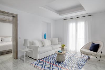Laveer 1 Bedroom Pool Suite living room