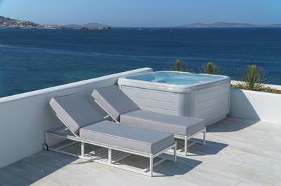 Glam Jacuzzi Retreat terrace