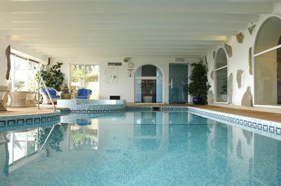 Carne Bay Spa - Indoor Pool & Jacuzzi
