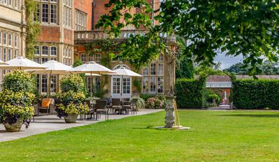 Lounge & Terrace Dining