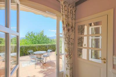 The Villa Suites