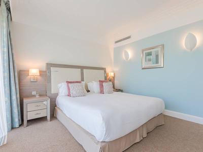 The Villa Suites