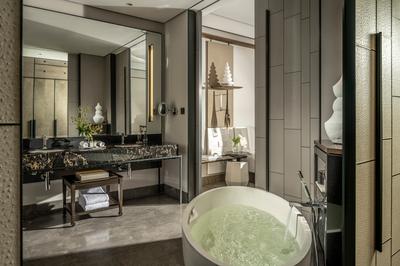 Four Seasons Executive Suite
