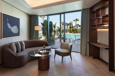 Queen Reges Aquas Pool View Guest Room