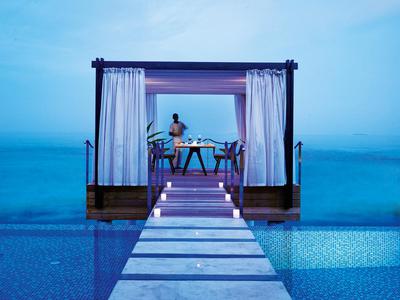 Romantic Pool Residence