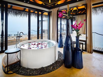 Romantic Pool Residence