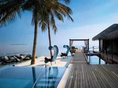 Romantic Pool Residence