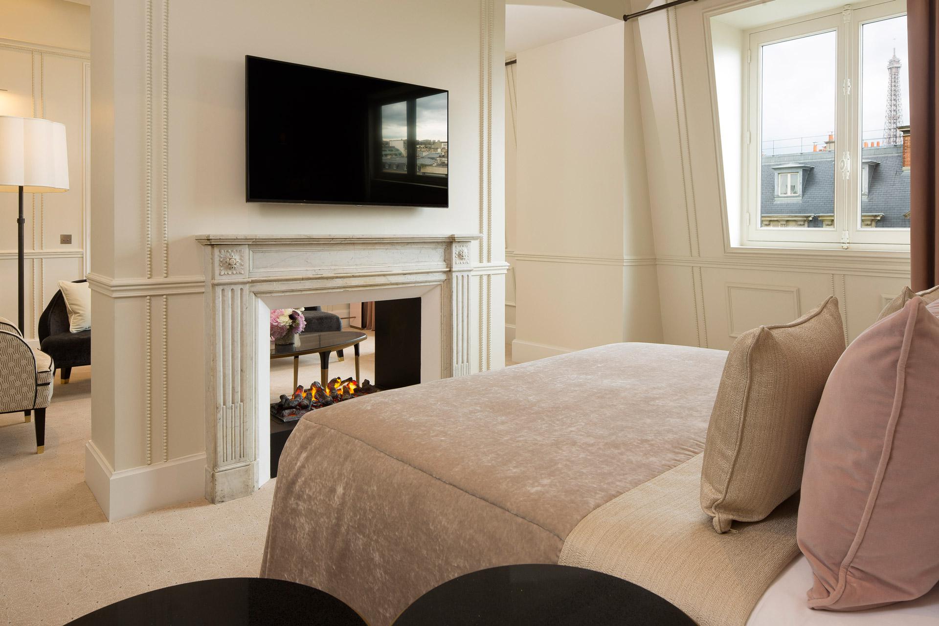 Le Narcisse Blanc Hotel & Spa anddddd it goes into the second line because I need to test the homepage