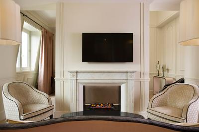 Cleo Suite