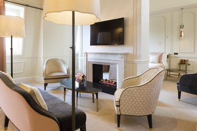 Cleo Suite