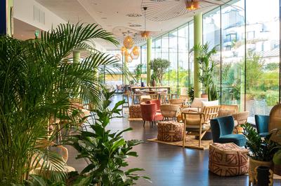 Solis Bar & Restaurant