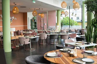 Solis Bar & Restaurant