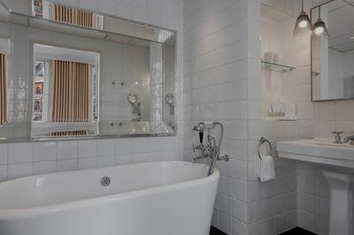 Great Northern Hotel, a Tribute Portfolio Hotel, London image