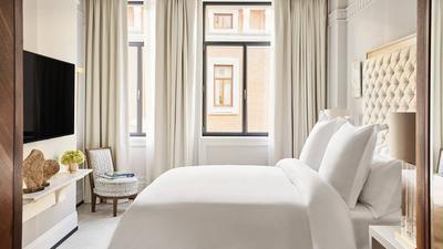 Four Seasons Suite