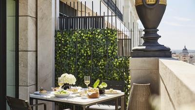 Four Seasons Suite with Terrace