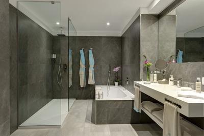 Junior Suite Bathroom