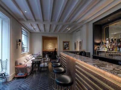 Lounge Bar