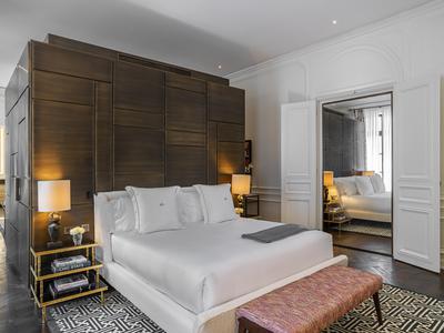 Signature Suite