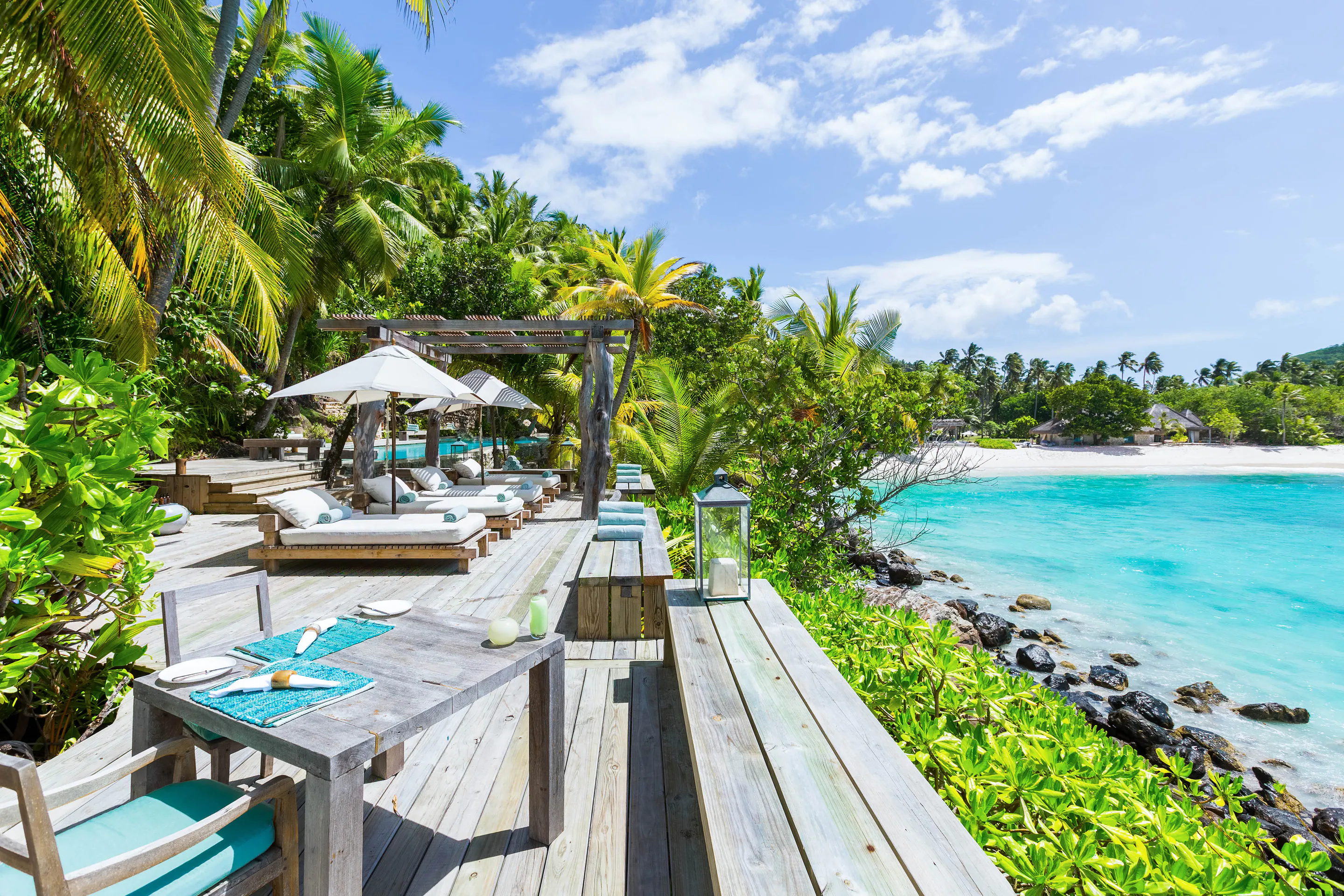 Infinity Pool Lounge