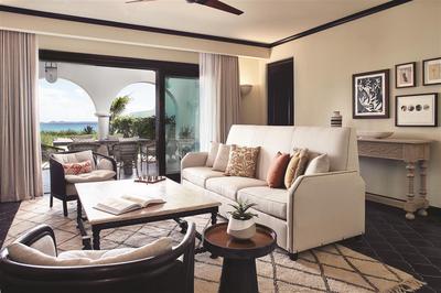 Suite living room