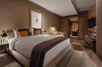 Corner Suite