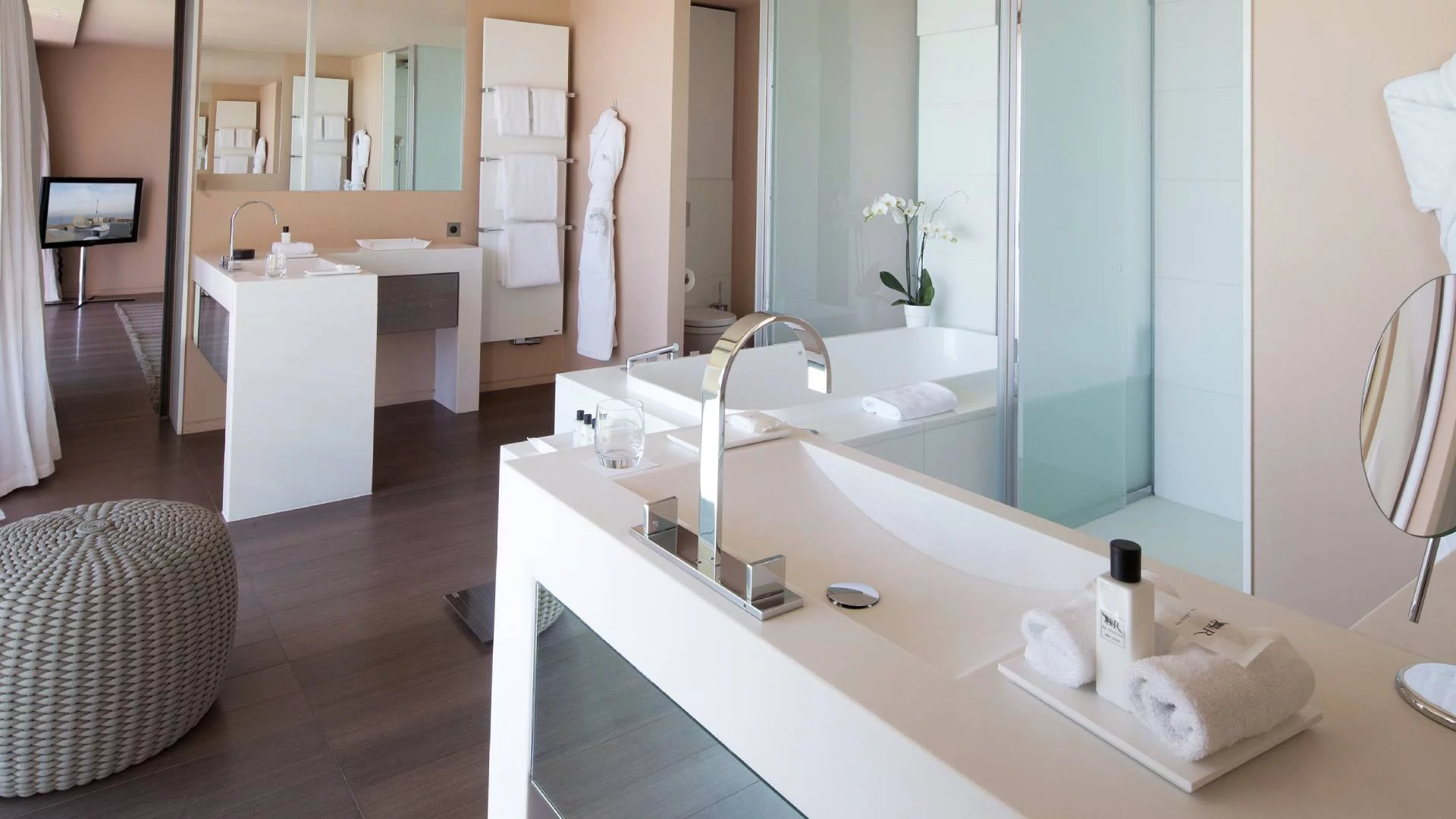 Taillat Suite