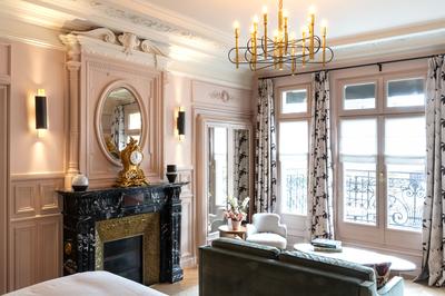 Junior Suite with Balcony Eiffel Tower View
