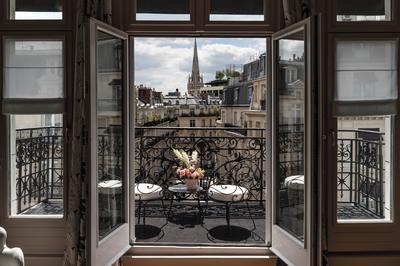 Junior Suite with Balcony Eiffel Tower View