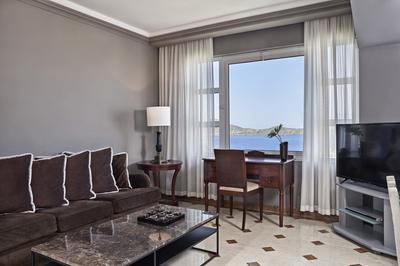 Deluxe Family Suites