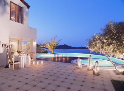 Presidential Spa Pool Villa