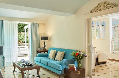 Deluxe Senior Suites
