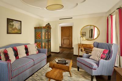Two-Bedroom King Suite - Antique Details