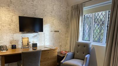 Comfy King Room